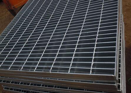 選擇鋼格板廠家需要注意這些細節